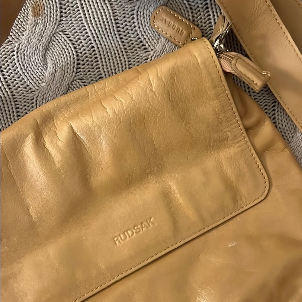 RUDSAK Tan Crossbody Bag with Adjustable Strap and Flap Closure - Picture 3 of 9